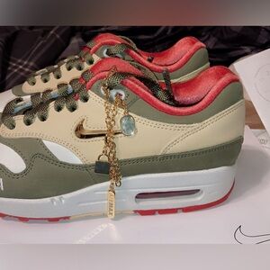 Brand new. Only wore once. Custom made Nikes. Velvet inside. Size 7.5.